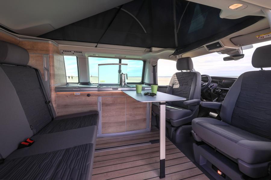 Интерьер Volkswagen California Coast (T6.1) 2019 года  (WW) (фото 3 из 5)